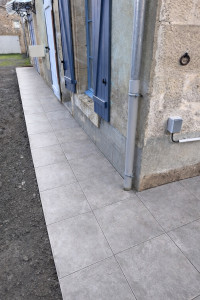 Photo de galerie - Pose de carrelage sur dalle extérieur