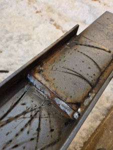 Photo de galerie - Soudure industrielle d'IPN de structure de charpente.