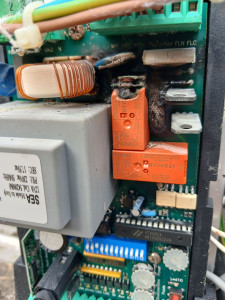 Photo de galerie - Recherche de panne sur une motorisation de portail.
le remplacement de moteur arrive bientot