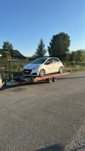 Photo de galerie - Transfert d’une 208 en panne de Archamps à Arles