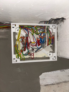 Photo de galerie - Déplacement d’un tableau électrique 