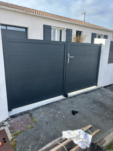 Photo de galerie - Pose de portails coulissant et battant ainsi que portillon 