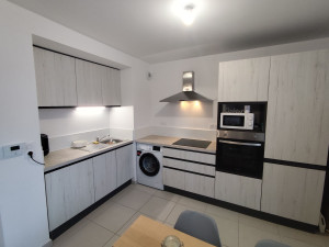 Photo de galerie - Pose de cuisine complète.
trou de l évier et plaque de cuisson.
pose de hotte et de lumière.