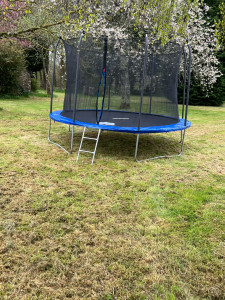 Photo de galerie - Montage trampoline 