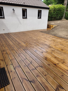 Photo de galerie - Création d'une terrasse en pon classe 4, préparation de sol et engazonnement