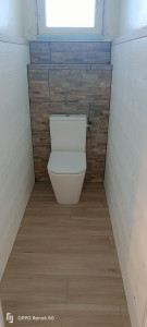 Photo de galerie - Pose de lambris sur les mur plus carrelage.
pose du WC .