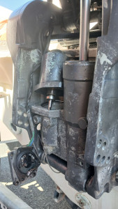 Photo de galerie - Remplacement charbon trim moteur hors-bord yamaha 100cv sur semi-rigide 