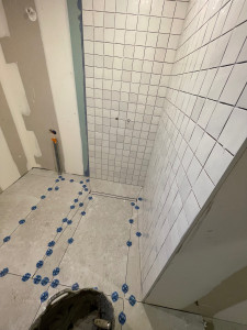 Photo de galerie - Faïence 15x15 salle de bain avec la douche à l’italienne 