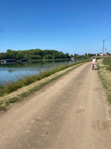 Photo de galerie - Promenade avec personne agee et enfants 
