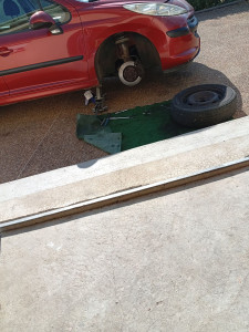 Photo de galerie - Sur cette 207, capteur pmh calculateur BSI transpondeur ,rotule frein avant , courroie distribution .