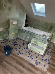 Photo de galerie - Pose de bâti support Geberite ,création de marche pour balneo,création de marche avec spot lumineux, niche à carreler encastrement plan de travail sur mesur  