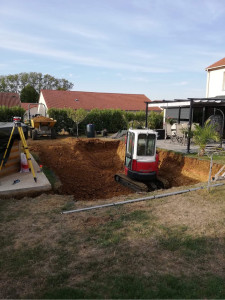 Photo de galerie - Terrassement piscine plus évacuation de la terre en dumper 