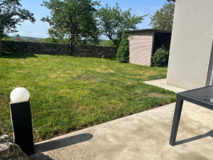 Photo de galerie - Taillage de haie ,abris pour jaccuzi, tonte herbe , plantation plante 