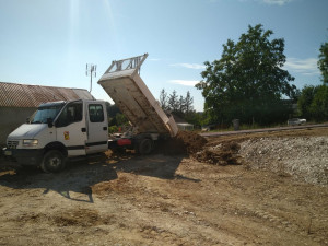 Photo de galerie - Approvisionnement de terre végétale pour futur pelouse 
