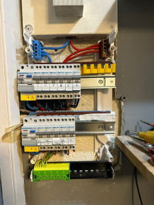 Photo de galerie - Renovation d’un tableau électrique résidentiel avec anciennement neutre commun 