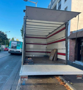 Photo de galerie - Aide à une personne à porter les meubles