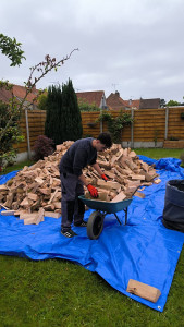 Photo de galerie - Rangement de 8 stères de bois de bois