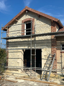 Photo de galerie - Rénovation d’une façade en pierre 