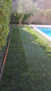 Photo de galerie - Pose de geotextile sable et gazon en rouleau sur une surface de 20m2 