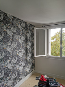 Photo de galerie - Peinture et mur en papier peint à raccord.. 