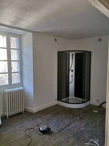 Photo de galerie - 






Rénovation peinture, mise en place douche 



 