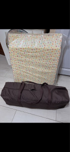 Photo de galerie - Lit parapluie avec matelas dans son sac