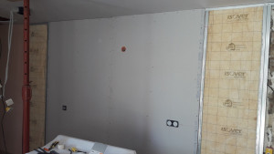 Photo de galerie - Iso et plaquage cloison, passage electricité.