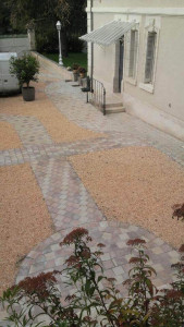 Photo de galerie - Pose de pavés et gravillons décoratifs