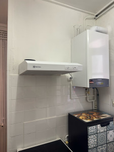 Photo de galerie - Installation de hotte de cuisine + raccordement électrique 