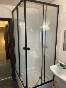 Photo de galerie - Installation cabinet de douche