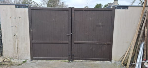 Photo de galerie - Dépose - repose d'un portail battant aluminium sur crapaudine - scellement béton et cheville chimique