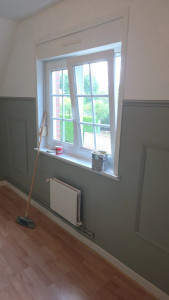 Photo de galerie - Pose de moulures en bois et peinture dans une chambre
