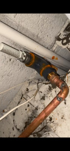 Photo de galerie - Reparation fuite sur colonne montante eau froide sur du PVC pression et cuivre en soudure(brasure teindre)