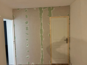 Photo de galerie - Cloison avec encadrement de porte