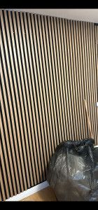Photo de galerie - Montage et installation de panneaux décoratifs muraux, travail propre et soigné.