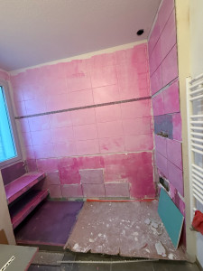 Photo de galerie - ? AVANT : « État de la salle de bain avant les travaux. Préparation pour une rénovation complète. 