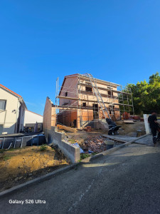 Photo de galerie -  Un nouveau chantier terminé avec succès ! 
Merci à notre client pour sa confiance. Nous sommes ravis d’avoir pu réaliser ce projet avec soin et professionnalisme.
Art Toit 57 – Votre toiture, notre savoir-faire. 