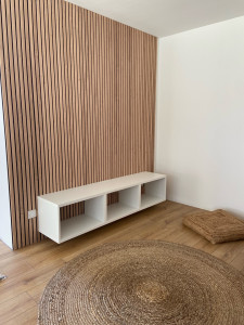 Photo de galerie - Panneaux muraux bois + meuble tv