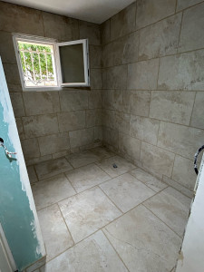 Photo de galerie - Carrelage imitation travertin 