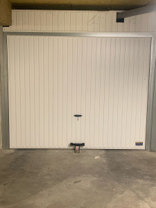 Photo de galerie - Pose porte basculante 