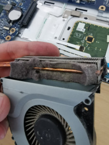 Photo de galerie - Dépoussiérage ordinateur portable