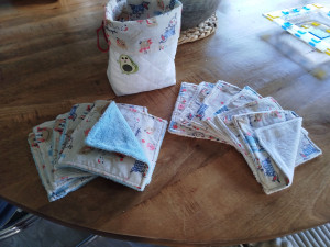 Photo de galerie - Lingettes pour bébé et son panier 
