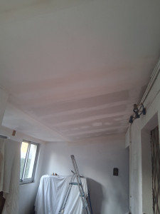 Photo de galerie - Reprise d'un plafond suite a une fuite.
remplacement de la laine de verre,pose de ba13
