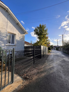 Photo de galerie - Pose de grillage rigide avec portillon 