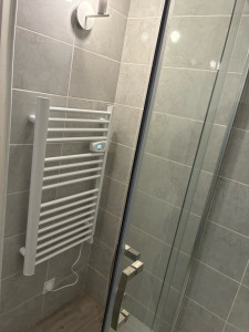 Photo de galerie - Mise en place d’un sèche serviette