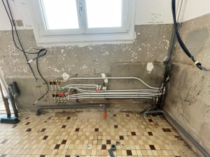 Photo de galerie - Voici une nourrice en cuivre que j’ai déplacé dans un meuble évier