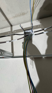 Photo de galerie - Installation luminaire