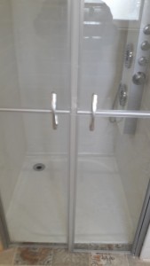 Photo de galerie - Douche à l'italienne 90x90 avec porte double ,plomberie carrelage, peintures menuiseries