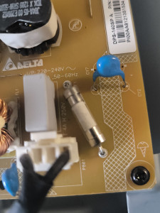 Photo de galerie - Bricolage ou récupération de tous les matériaux électroménager défectueux , changement de résistance, fusible et autres.