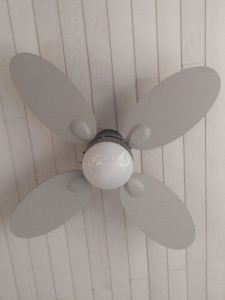 Photo de galerie - Pose d'un ventilateur de plafond lumineux avec commande déporté env 2h de pose.